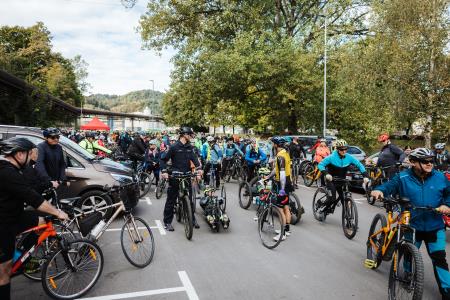 Otvoritev kolesarske CE-SˇT-SˇE-138